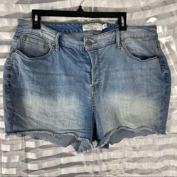 Torrid Distressed Button Up Jean Shorts - Picture 1 of 8
